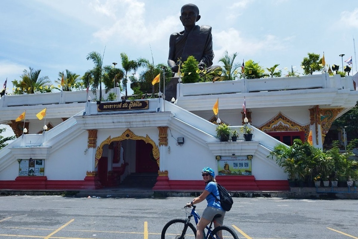 Cyclists on the Full-day Bike & Kayak tour in Bangkok