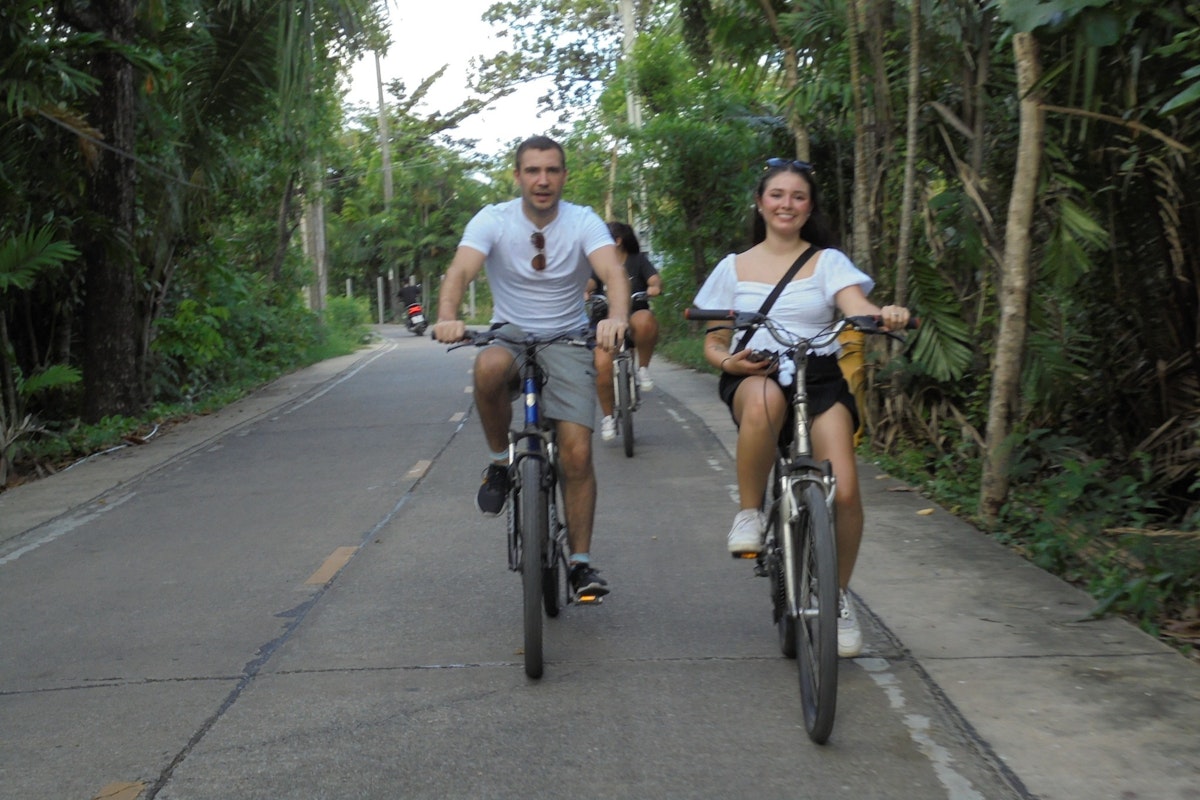 Cyclists on the Morning Bike & Longtail Boat tour in Bangkok