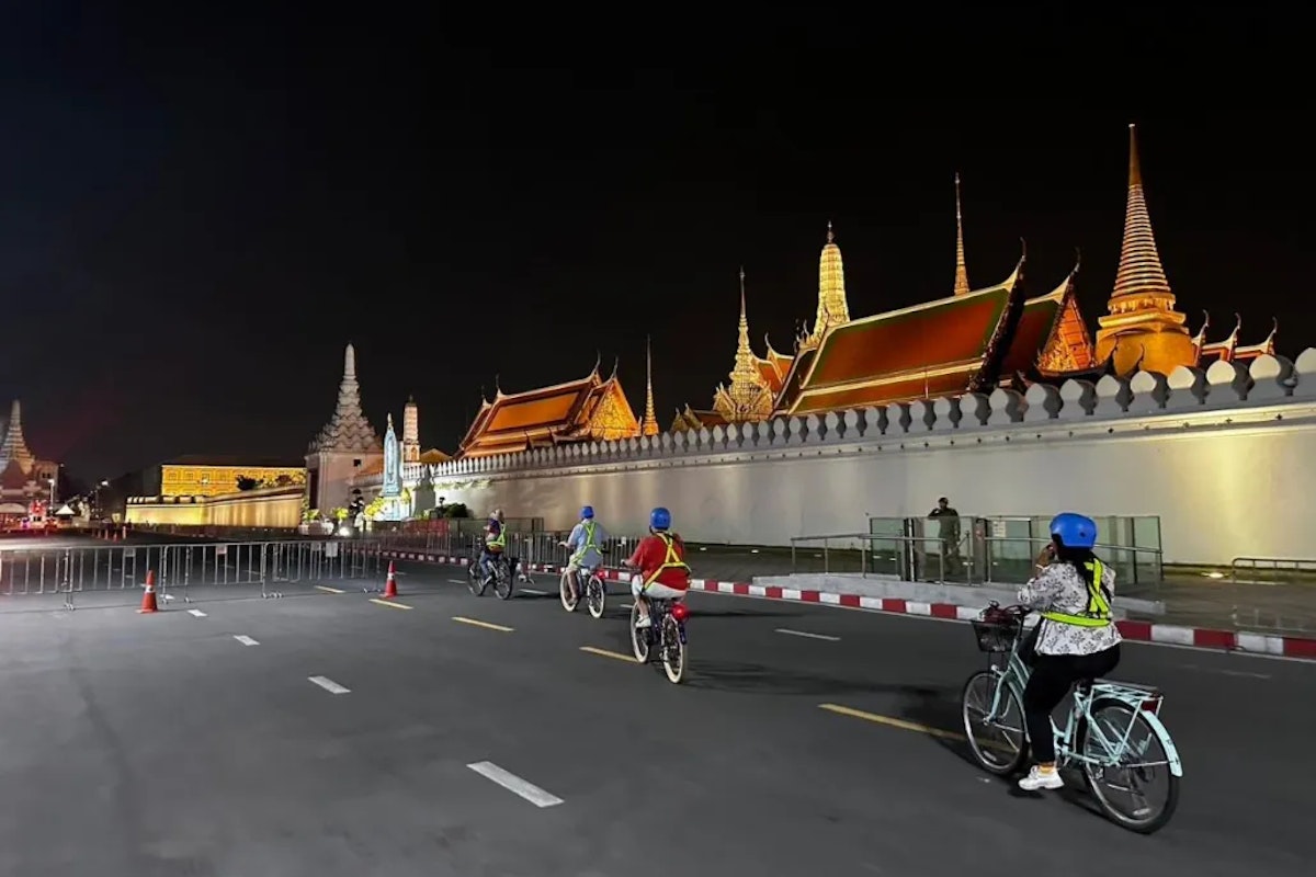 Cyclists on the Sunset Ride & Dinner tour in Bangkok
